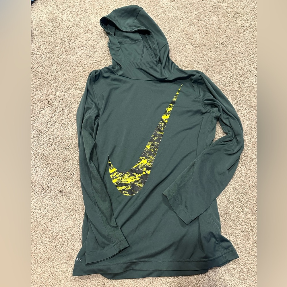 Boys Nike dri-fit hoodie. Size L
